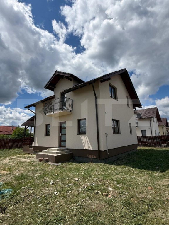 Casă P+M cu 120 mp utili, teren de 402 mp,–Reghin