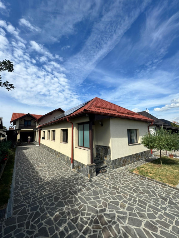Proprietate Premium 2 Case 20,5 Ari Fotovoltaice Pompă de C