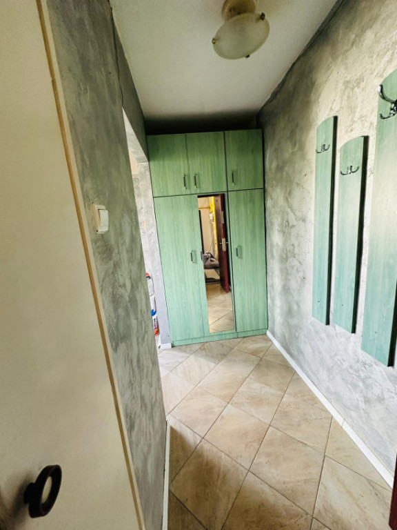 Apartament de vanzare semidecomandat ,3 camere 60 mp , zona