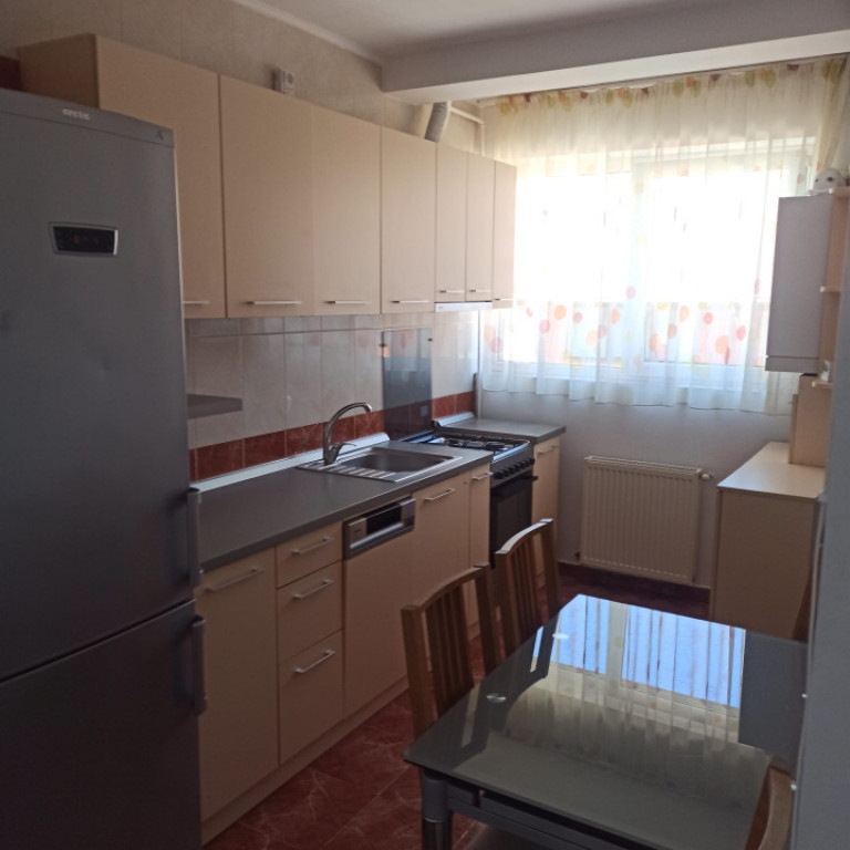 Apartament 3 camere 65 mp Floresti zona Teilor
