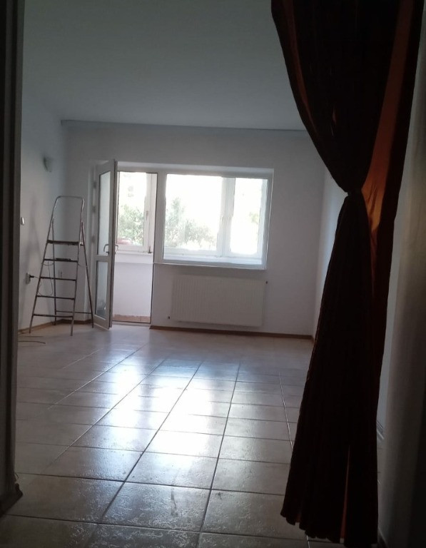 Apartament Cu 3 Camere Semidecomandate Zona Marasesti