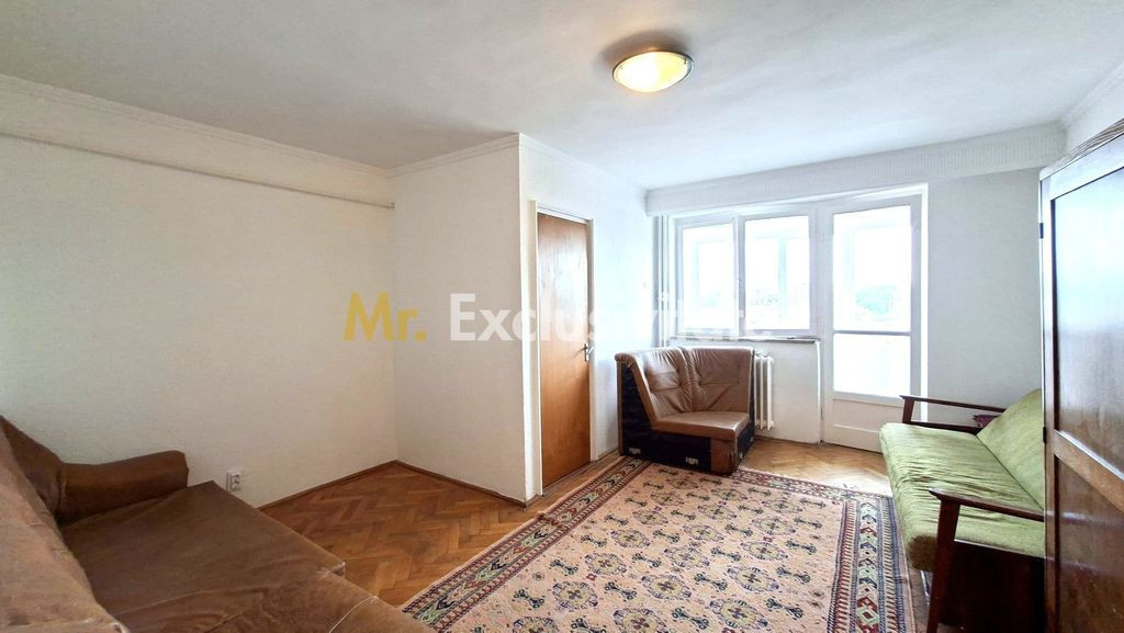 Garsoniera Craiovei etaj intermediar in bloc de apartamente
