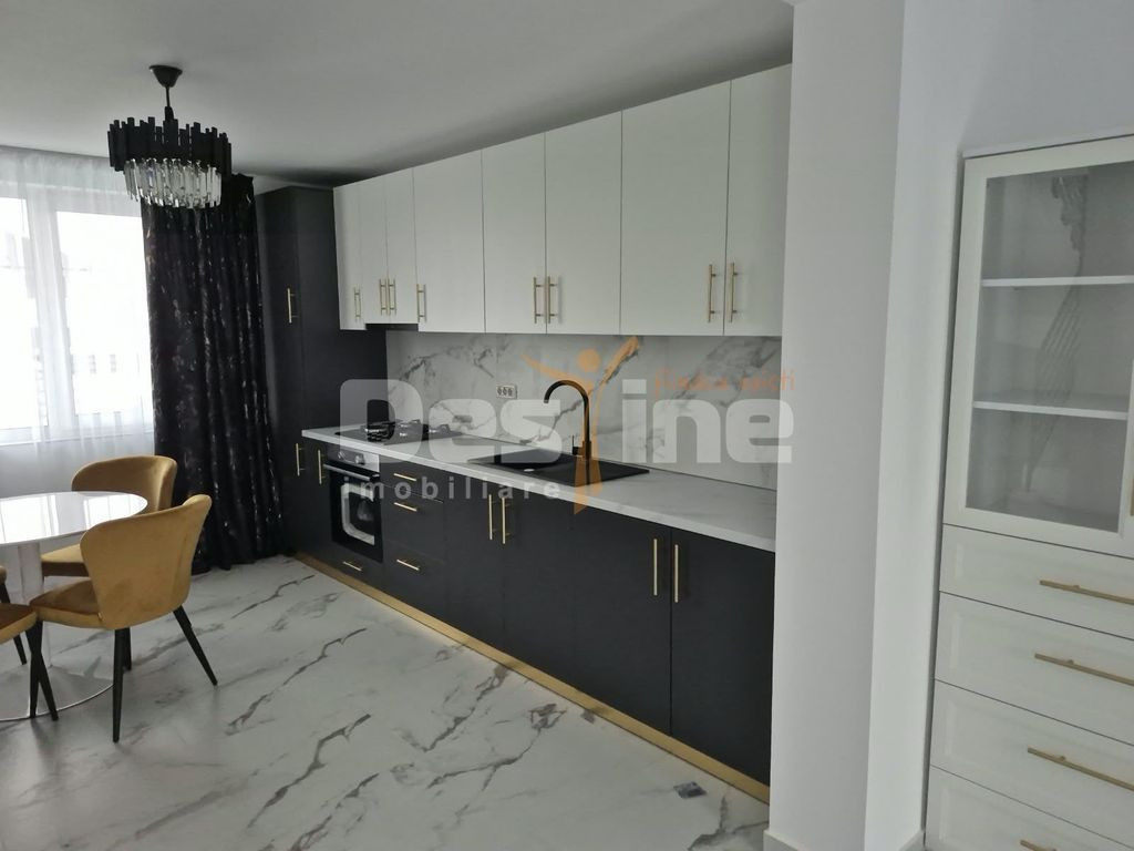 Oportunitate unica Apartament cu 2 sau 3camere in zona Pi...
