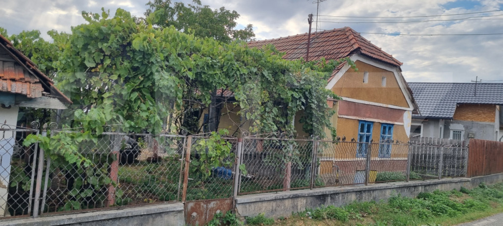 Casa cu doua corpuri