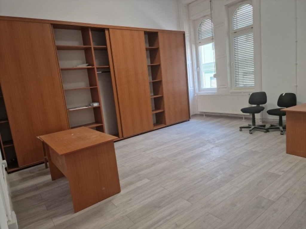 Inchiriez spatiu de birouri 5camere,140mp,Timisoara,Tribunal,1.820euro