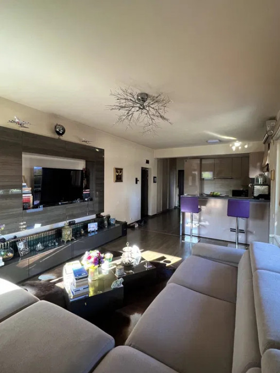 Penthouse de 2 camere, 55 mp. utili, terasa 108mp., zona Bor