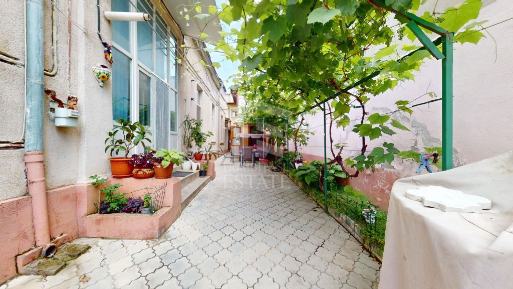 Universitate - Praporgescu | Imobil/Casa SIngur Curte | 2...