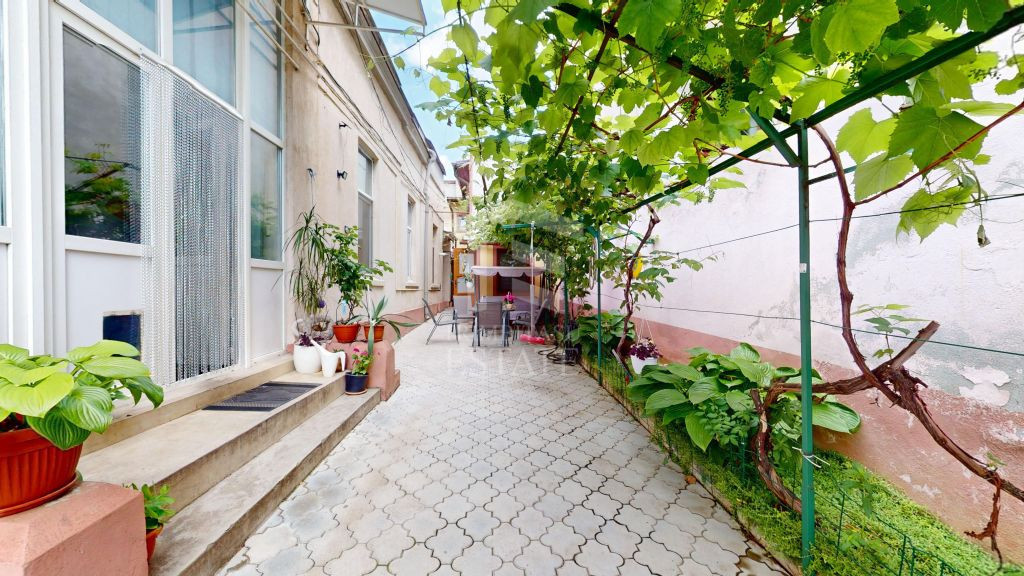 Universitate - Praporgescu | Imobil/Casa SIngur Curte | 2...