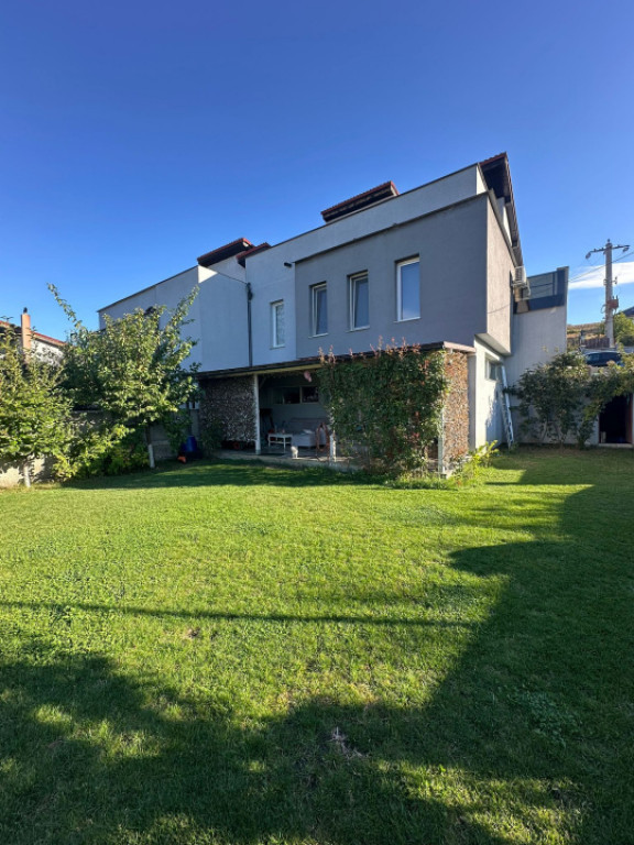 Casa cuplata finisata, la cheie, 150 mp, teren 454 mp, zona
