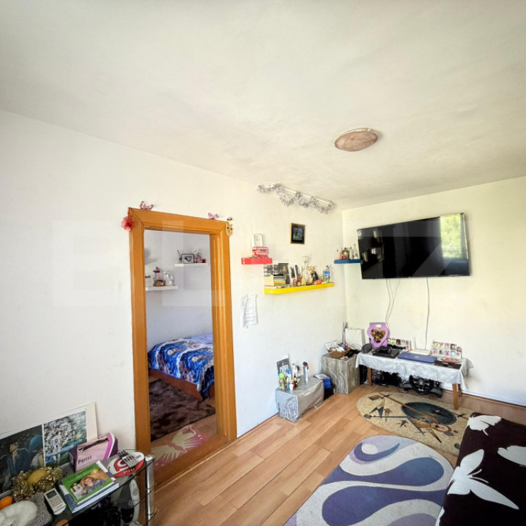 Apartament 2 camere semidecomandat zona Valea Roșie