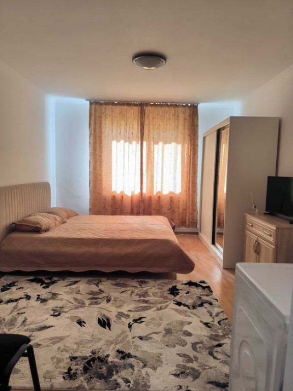 Garsoniera 27 mp, baie si chicineta proprie, complet mobilat