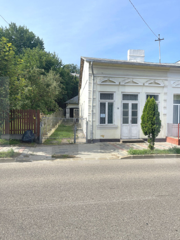 Casă din cărămidă cu teren în Dorohoi