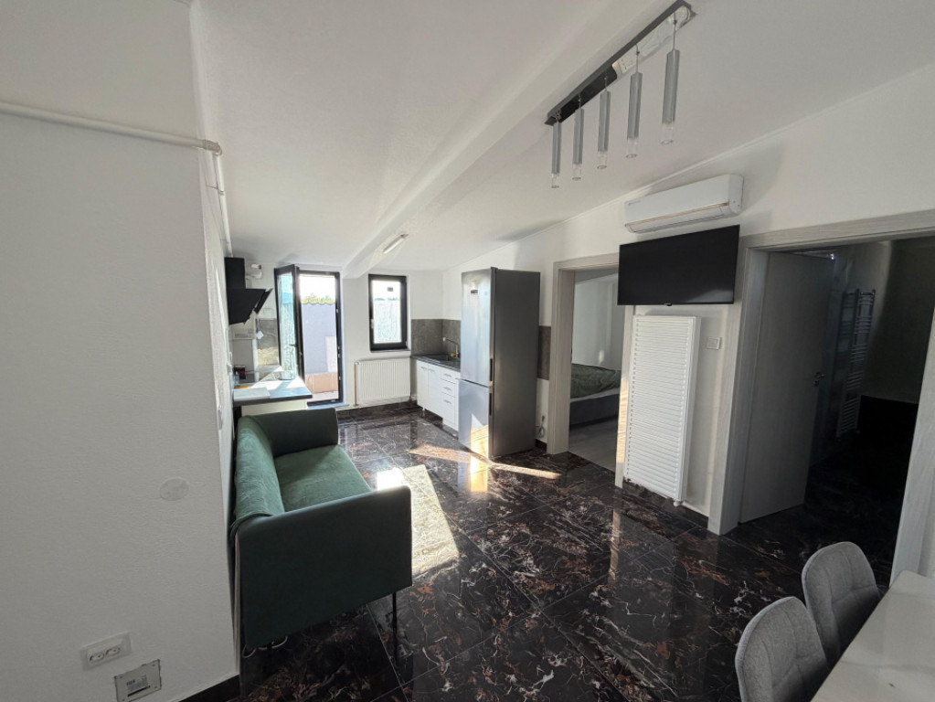 Apartament 3 camere, 60 mp, zona Vivo