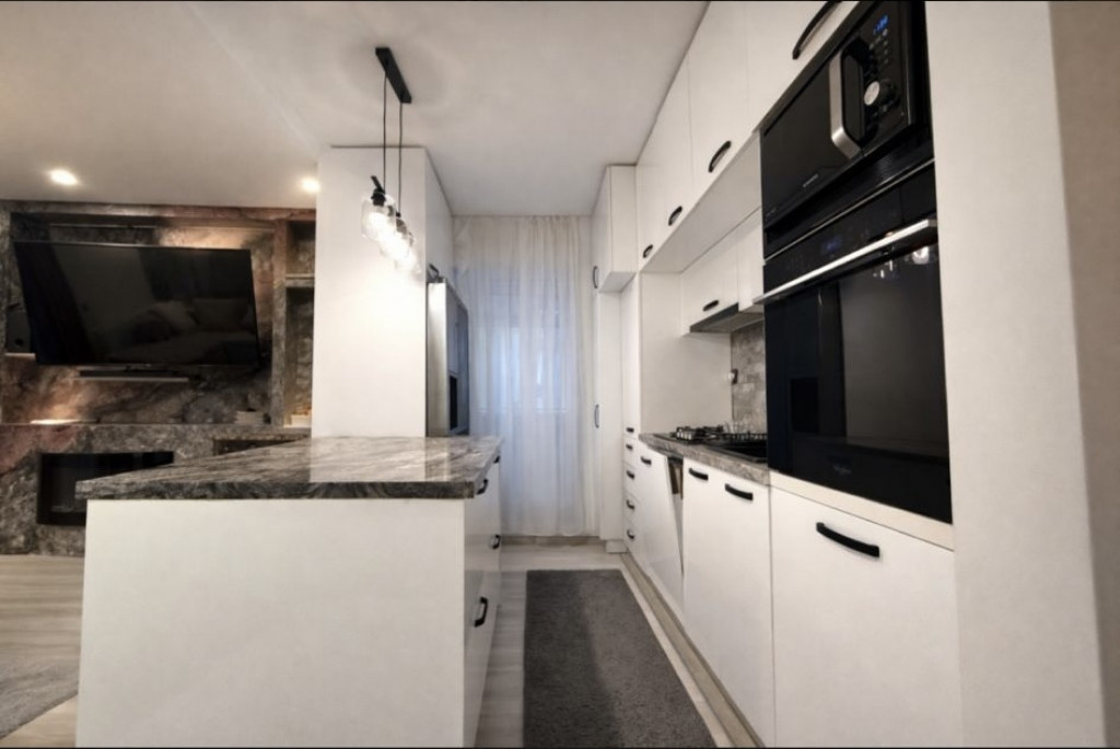 Apartament 3 CAM, SU 70MP, TERASA 15 MP, zona CETATII