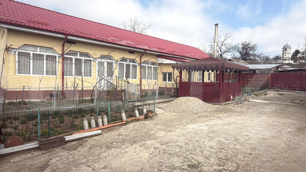 Casa renovata, 57 mp, teren 1200 mp, Valcele-Olt