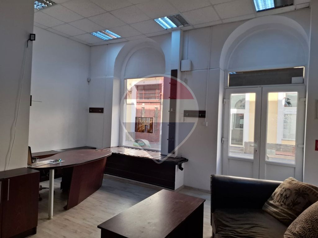 Spațiu comercial de închiriat, 35 mp, în zona Ultracen...