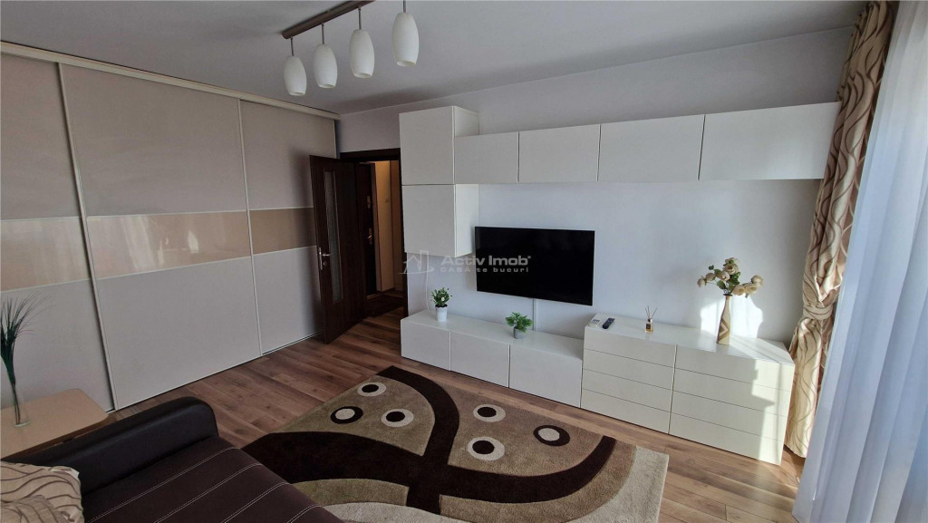 Garsoniera - 33 mp - curte proprie 50 mp - Tineretului