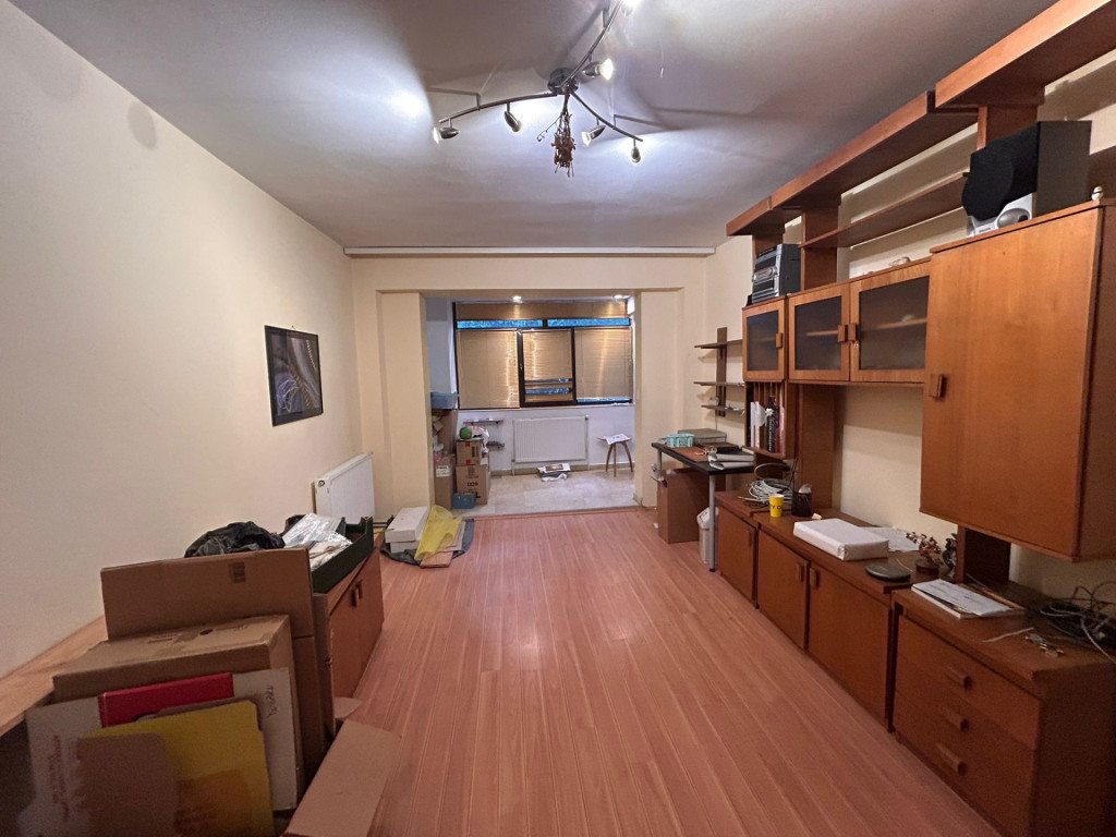 Apartament 3 camere - suprafata 79mp, zona Viziru 3, parter.