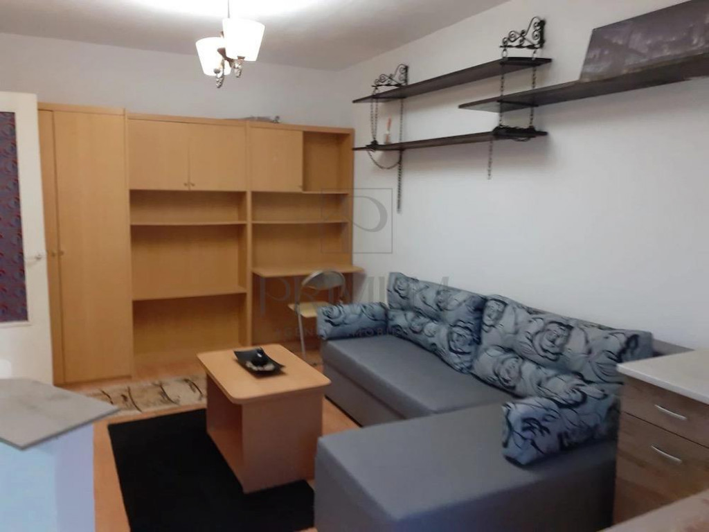 LUNEI - AP. 1 CAMERA - mobilat, utilat, etaj intermediar