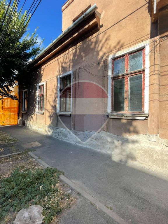 Apartament cu 1 camera de vânzare + boxa pe str George C...
