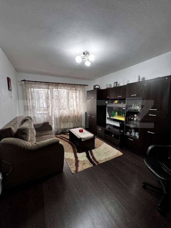 Apartament cu 2 camere, 50 mp, parcare, zona Blocuri