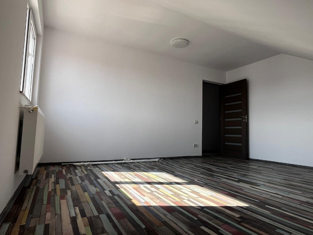 Apartament 3 camere decomandat,83mp ut,bl.2016,vedere liberă,Burdujeni
