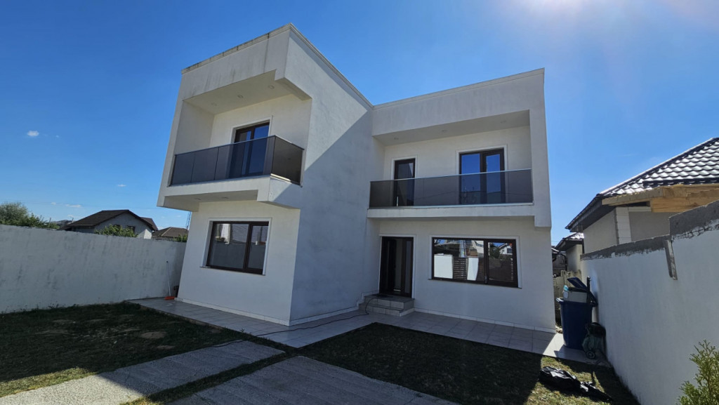 Casa deosebita ,P+1 , 185 mp utili, 250 mp teren, zona Selgr