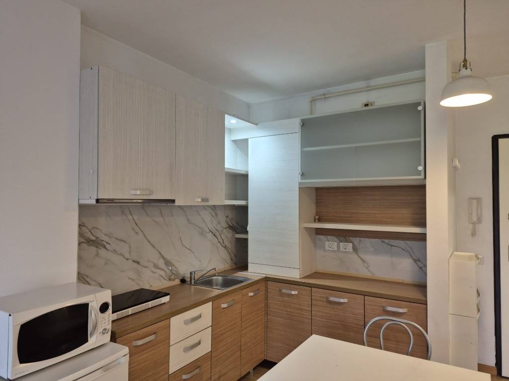 Inchiriez Apartament 1camera Studio(mare)45mp,terasa 7mp Bogdăneștilor