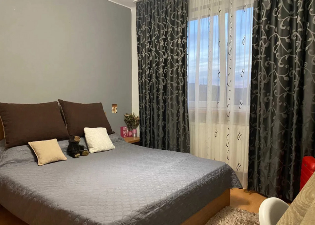Vând apartament 2 camere , langa Facultatea de Litere