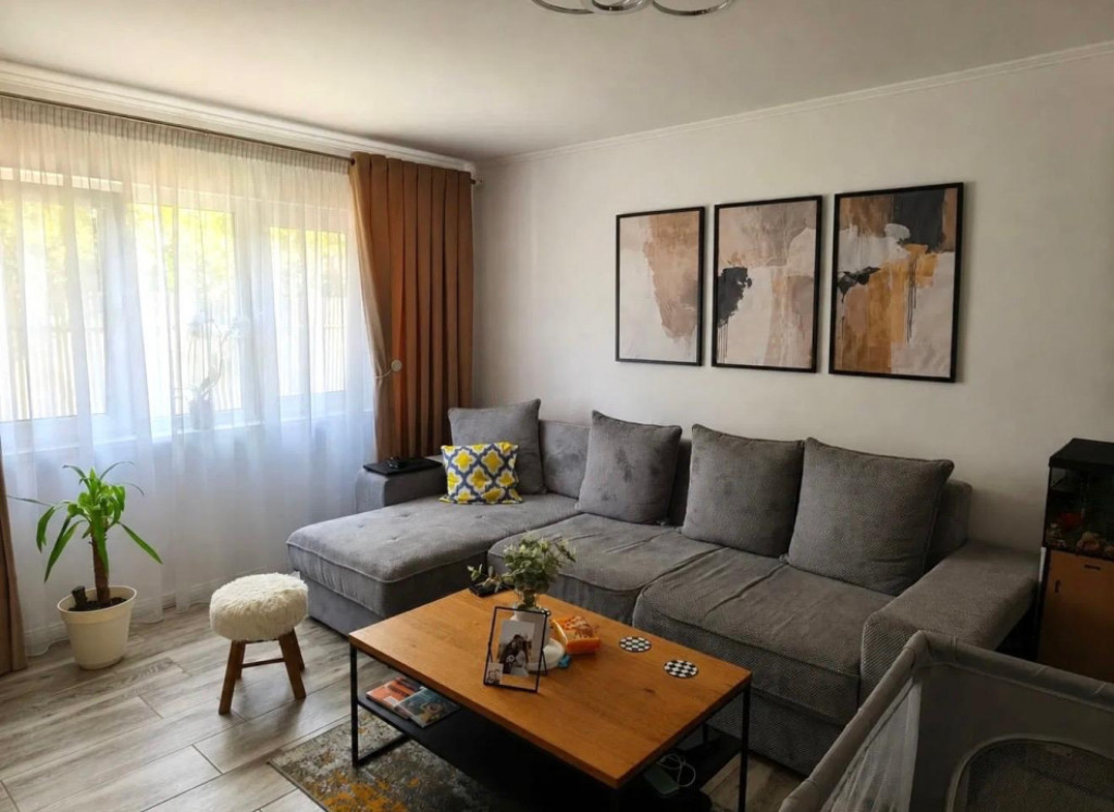 Apartament 3 camere + balcon inchis, intre lacuri