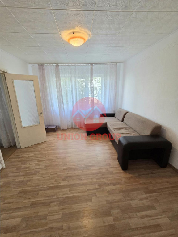 Apartament 3 Camere, Semidecomandat, zona Badea Cartan