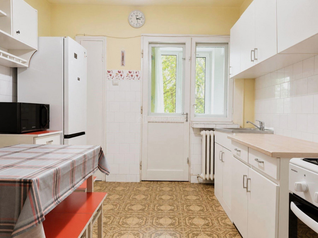 Apartament 4 Camere Etaj 1 cu garaj si boxa Baia Mare Centr