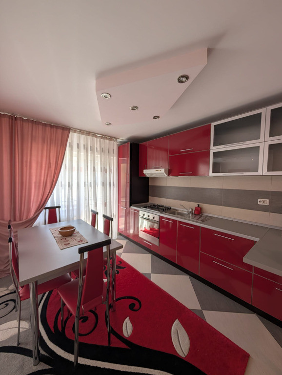 Apartament 2 camere semidecomandat ,zona Eroilor