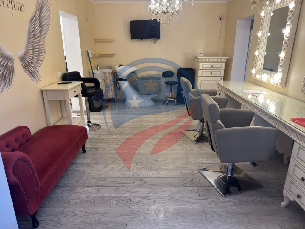 Salon de închiriat – complet utilat și autorizat DSP