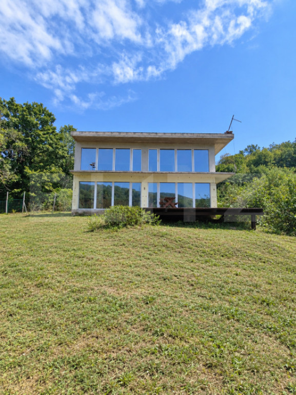 Vilă modernă 300 mp + 3,27 ha teren , Gothatea / Gurasada