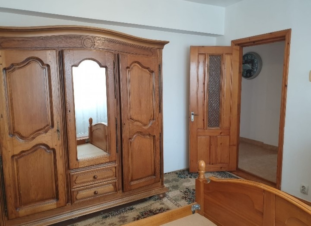 Apartament Cu 3 Camere Decomandate Zona Obcini- Metro