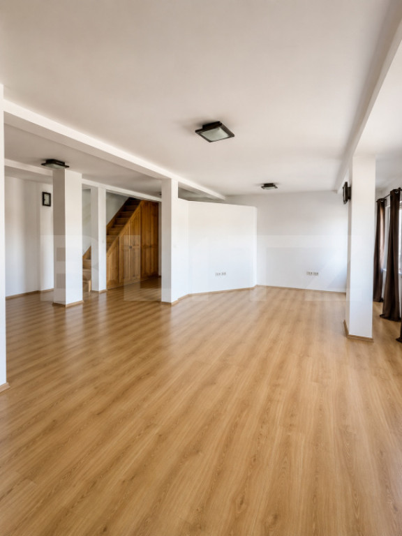 Apartament 4 camere , 143 mp, zona Mihai Eminescu