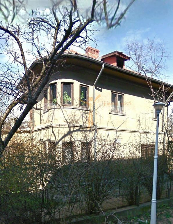 Vilă interbelică | 80 mp utili, curte 250 mp, la 5 min ...