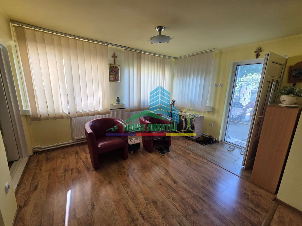 Casă / Vilă 5 camere strada Vrancei