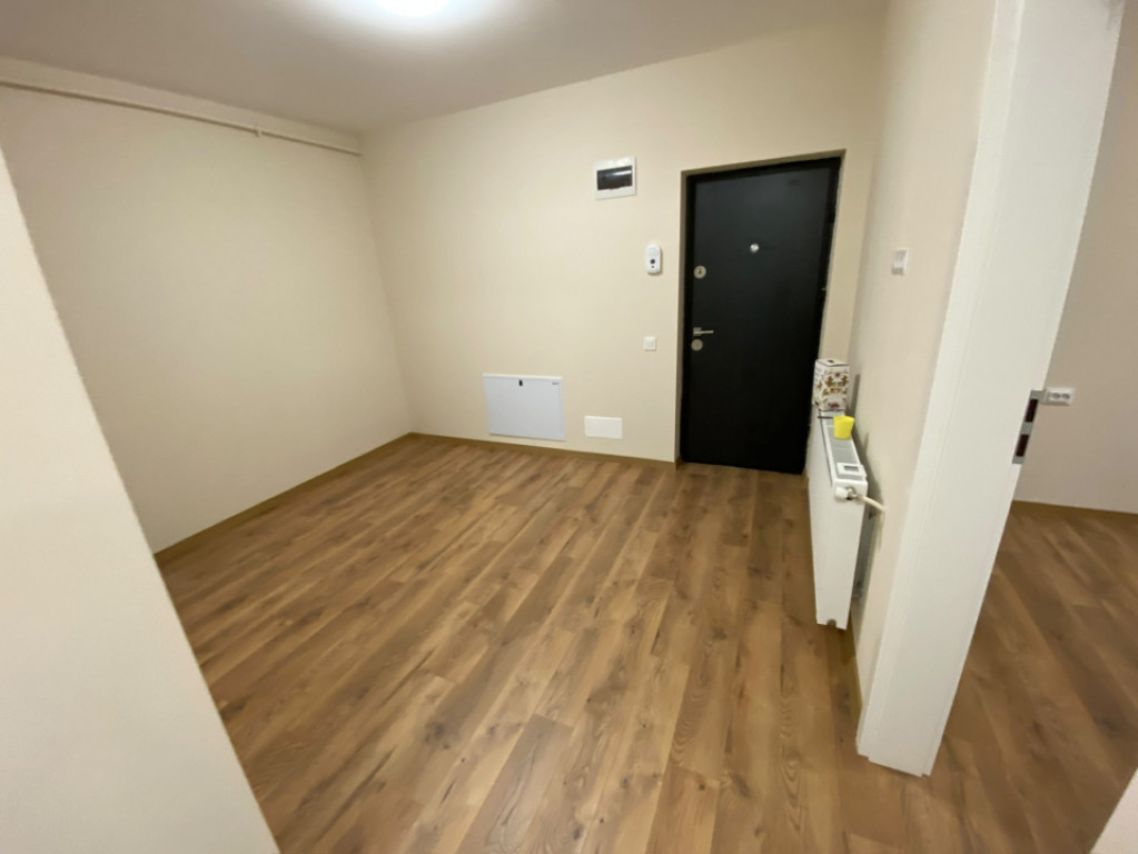 Apartament de 3 camere, semidecomandat, zona Porii, Floresti