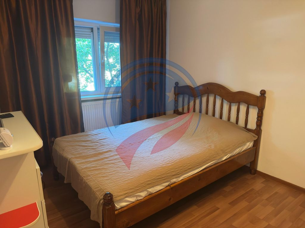 Garsonieră de 40 mp transformată în 2 camere – de î...