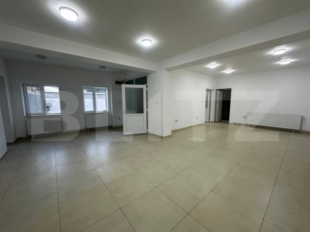 Spatiu birouri, 120 mp, vad auto si vitrina, zona Imparatul