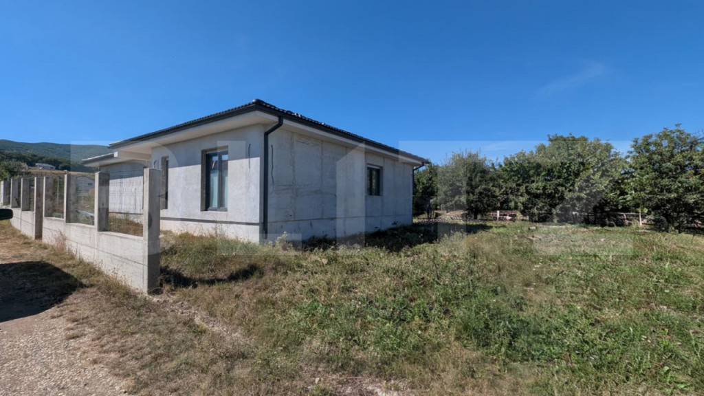 Casa individuala de vanzare in Micesti, partea cu padurea