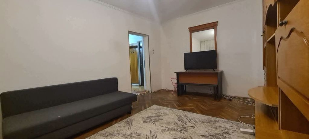 De vanzare apartament cu 2 camere, central, Bloc BR, et. ...
