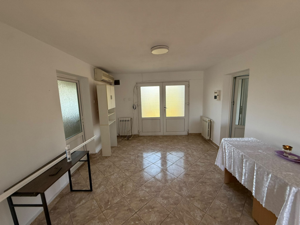 Apartament de închiriat în vilă – Zona Avram Iancu, 3 c
