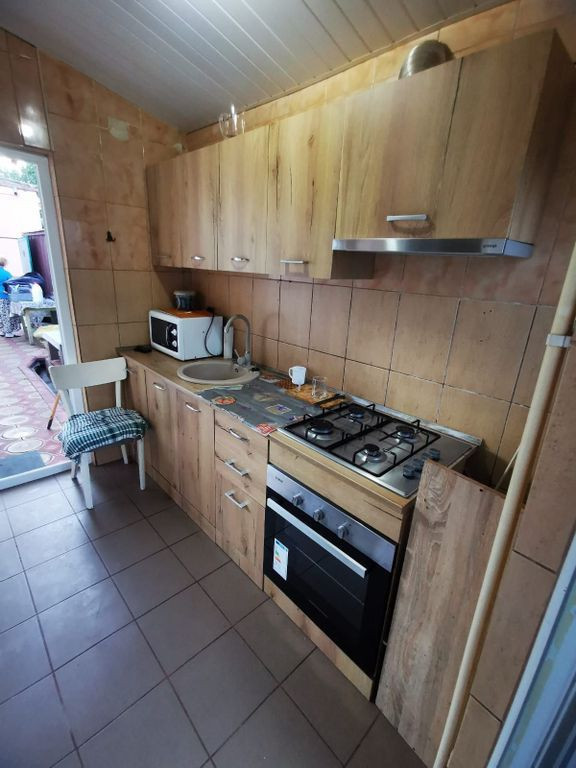 De inchiriat casa cu 2 camere, strada Romana, 320 euro