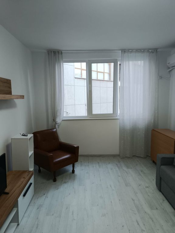 De inchiriat garsoniera Tiglina 1, A-uri, et.1, 250 euro