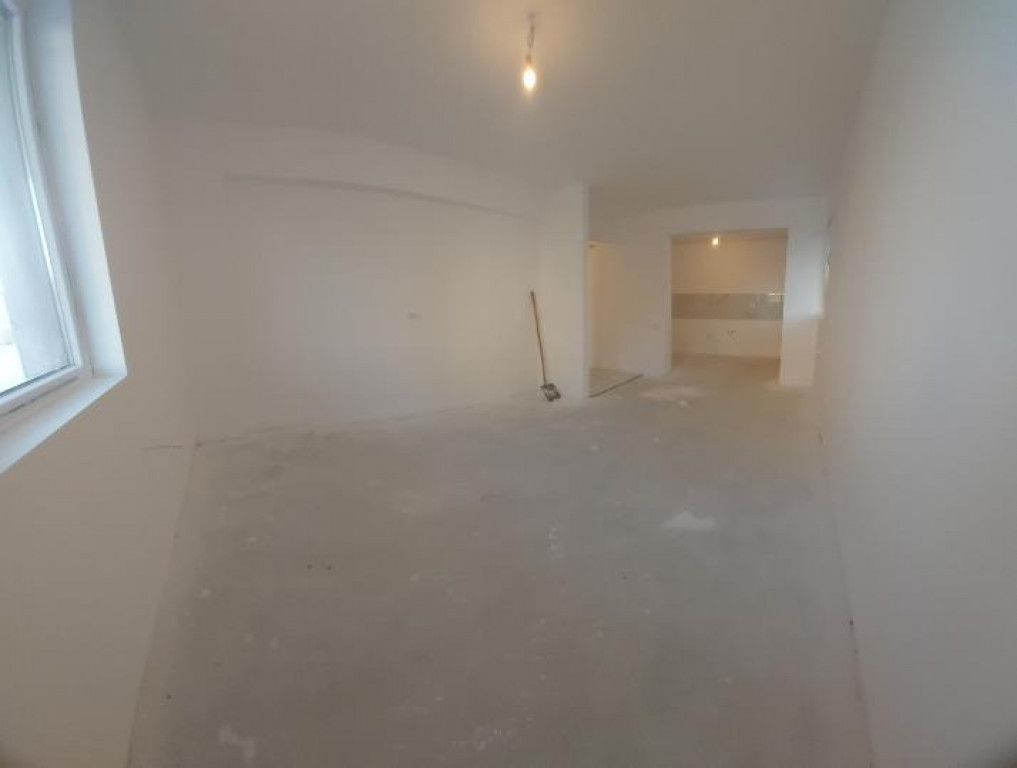 Apartament tip studio-2 camere, bucatarie semi-inchisa-Super locatie