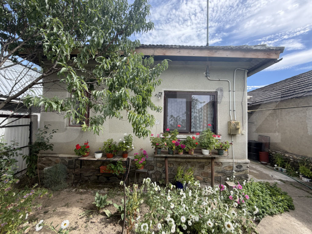 Casa, 70 mp, teren 1700 mp, zona Turcinesti