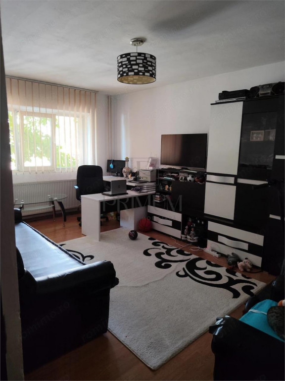 LUNEI - PARTER - BLOC IZOLAT - 3 CAMERE - 2 BAI - CENTRALA P